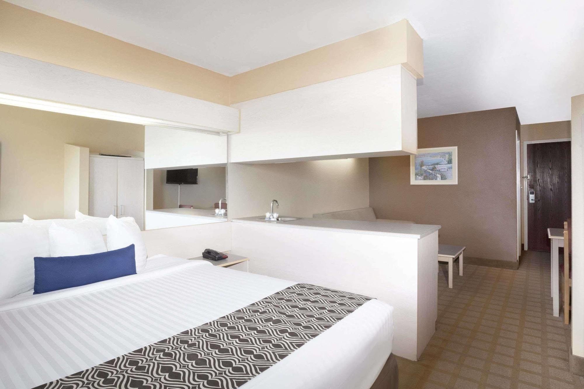 Microtel Inn And Suites Lafayette Bagian luar foto